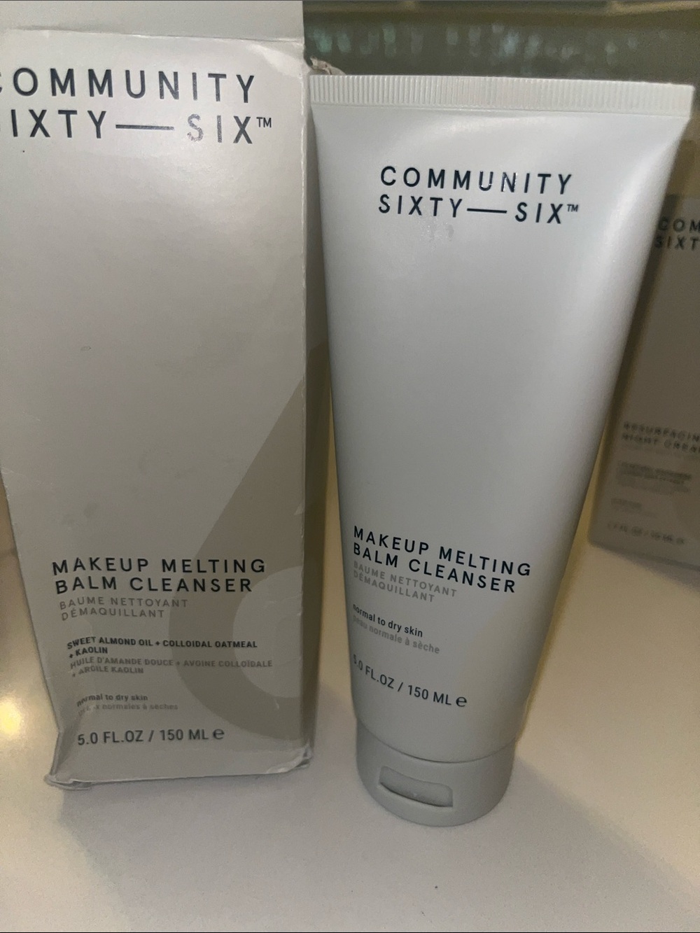 Community Sixty-Six Resurfacing Night Cream - bonus Makeup up cleanser - Picture 4 of 5
